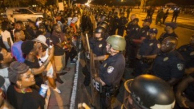 160709025542-baton-rouge-protest-mobile-medium-plus-169